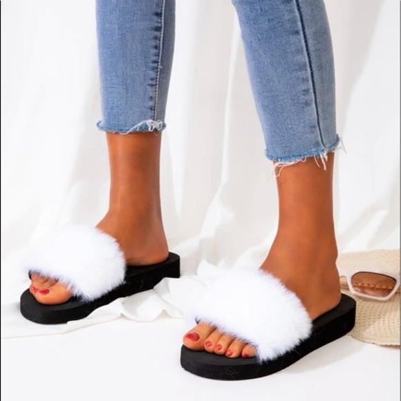SALE! LAST ONE WHITE FLUFFY SLIDE SLIPPERS - Picture 7 of 8